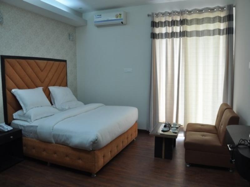 The Royal Court Hotel Nainital Exterior photo