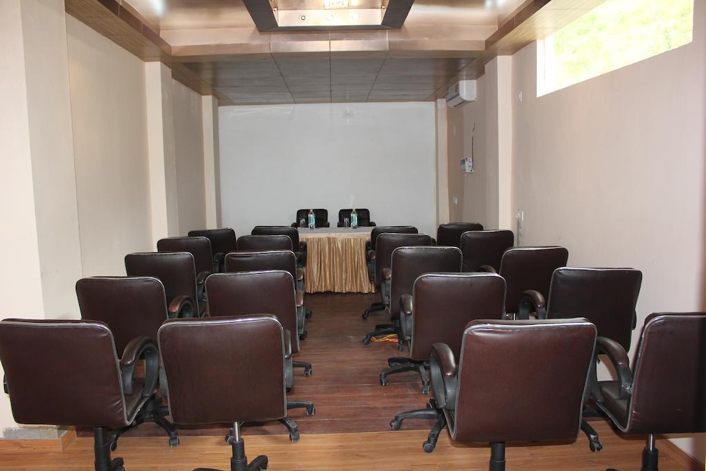 The Royal Court Hotel Nainital Exterior photo