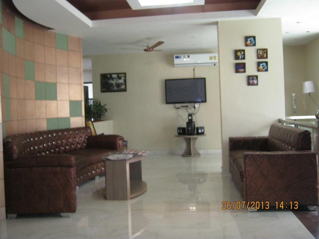 The Royal Court Hotel Nainital Exterior photo