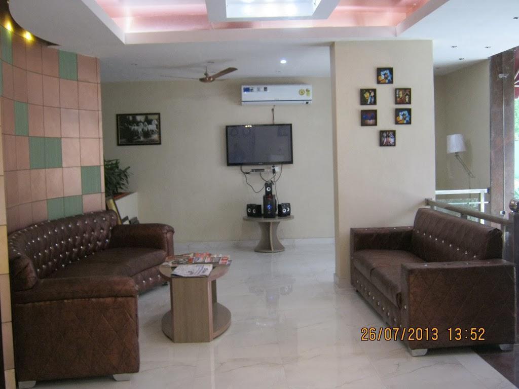 The Royal Court Hotel Nainital Exterior photo